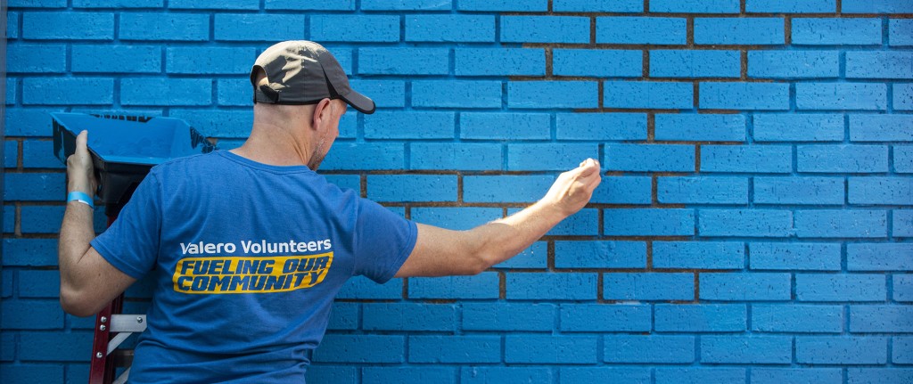 Royal Dutch Shell Volunteer at United Way Day of Caring